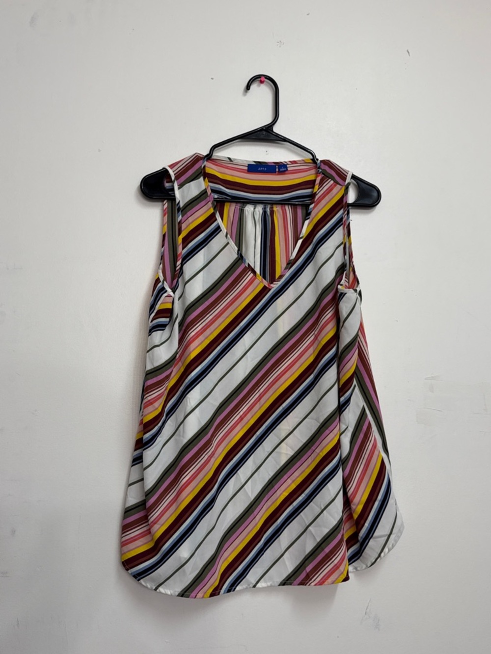 Vibrant striped Apt. 9 Sleeveless V-neck blouse summer striped light tank top